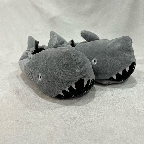 Old Navy Shark Slippers XL 3-4 - Picture 2 of 11